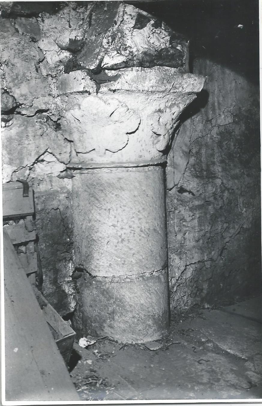 Premiere eglise un pilier